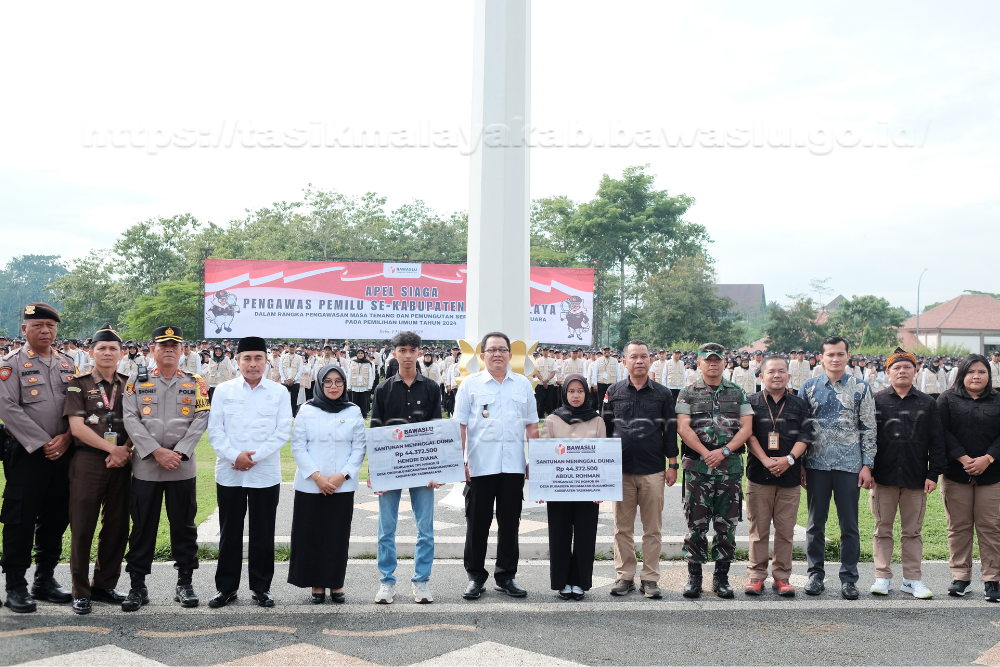 bawaslu berikan santunan kepada keluarga pengawas pemilu yang gugur