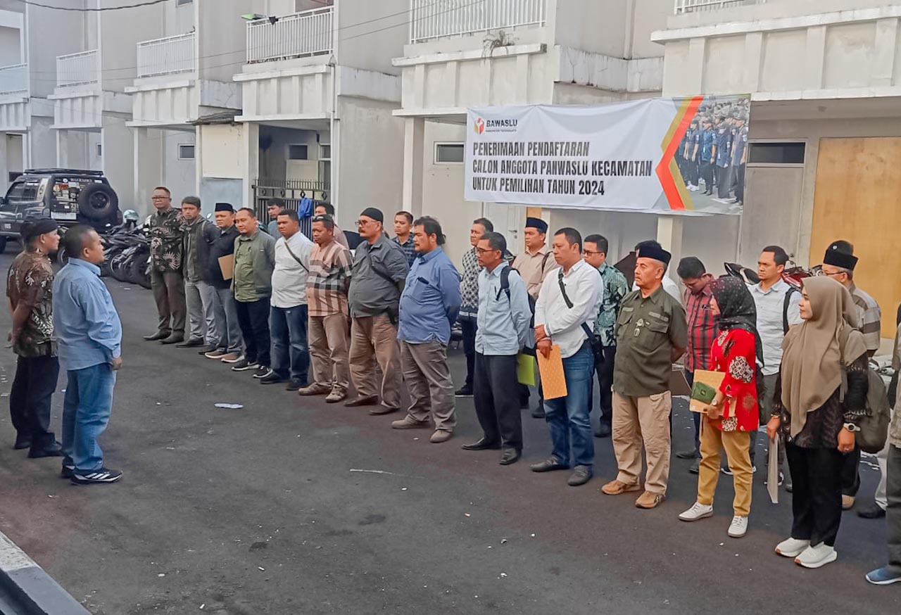 calon anggota panwascam 2024 sedang baris