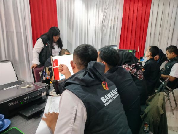 pengawasan Pendaftaran Bakal Pasangan Calon Bupati 