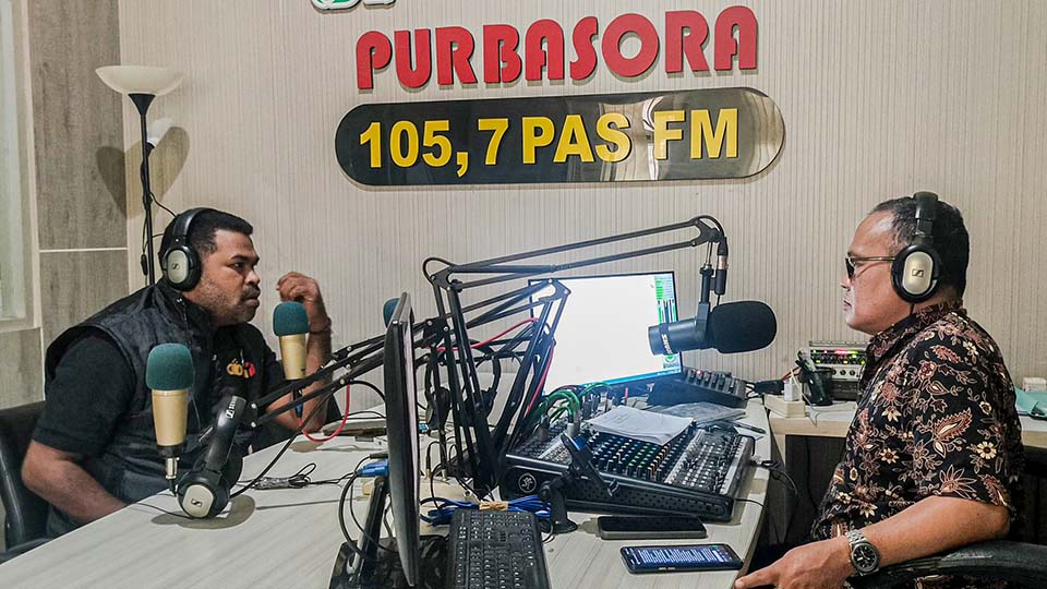 tamrin sosialisasikan larangan dalam kampanye di radio