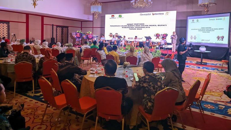 debat pertama
