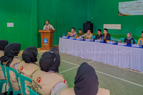 dokumentasi arahan anggota Bawaslu Kabupaten Tasikmalaya, Ahmad Aziz Firdaus saat Pelantikan PTPS