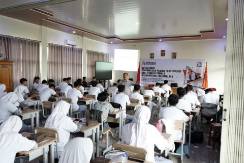 ahmad aziz firdaus sosialisasi di SMA Negeri 1 Karangnunggal