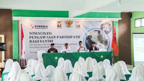 pembukaan acara sosialisasi kepada santri Al-Hamidiyah