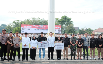 bawaslu berikan santunan kepada keluarga pengawas pemilu yang gugur