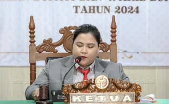 pimpinan majlis ketuk palu